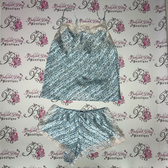 Victoriaβs Secret two-piece set pajamas, shorts and tank top floral cream lace - Picture 1 of 5